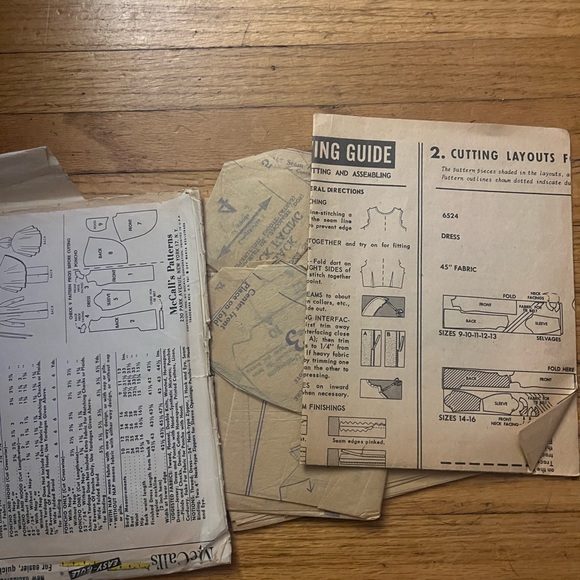 McCalls Vintage Poncho Cape Reversible Sewing Pattern 6524 Misses & Junior Dress - Picture 3 of 5